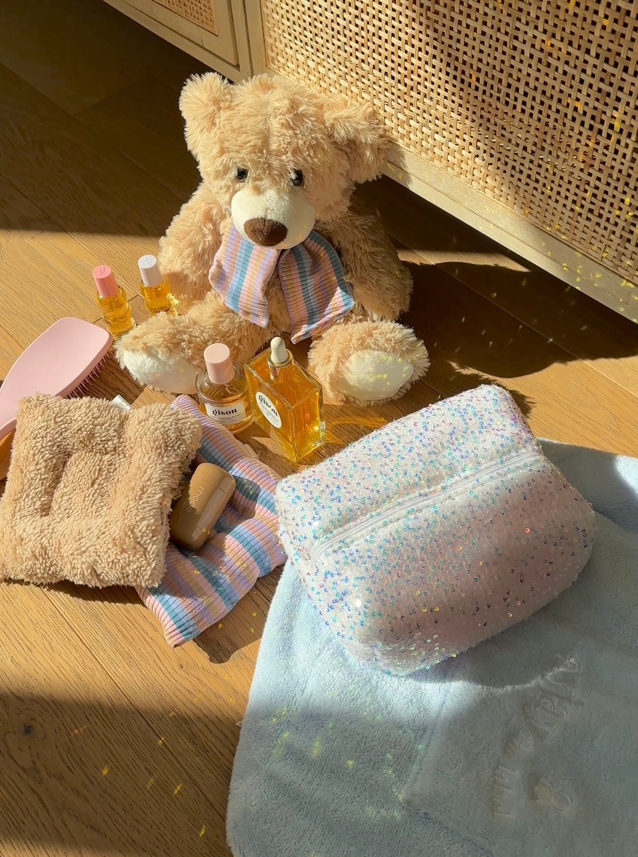 THE HOLIDAY TEDDY BEAR + GIFT BAG