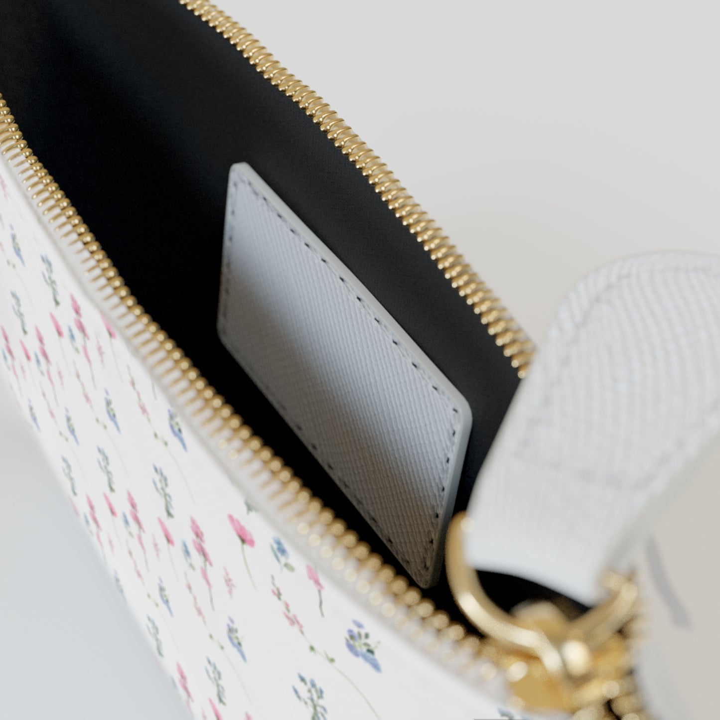 VINTAGE WHITE FLORAL LEATHER POUCH