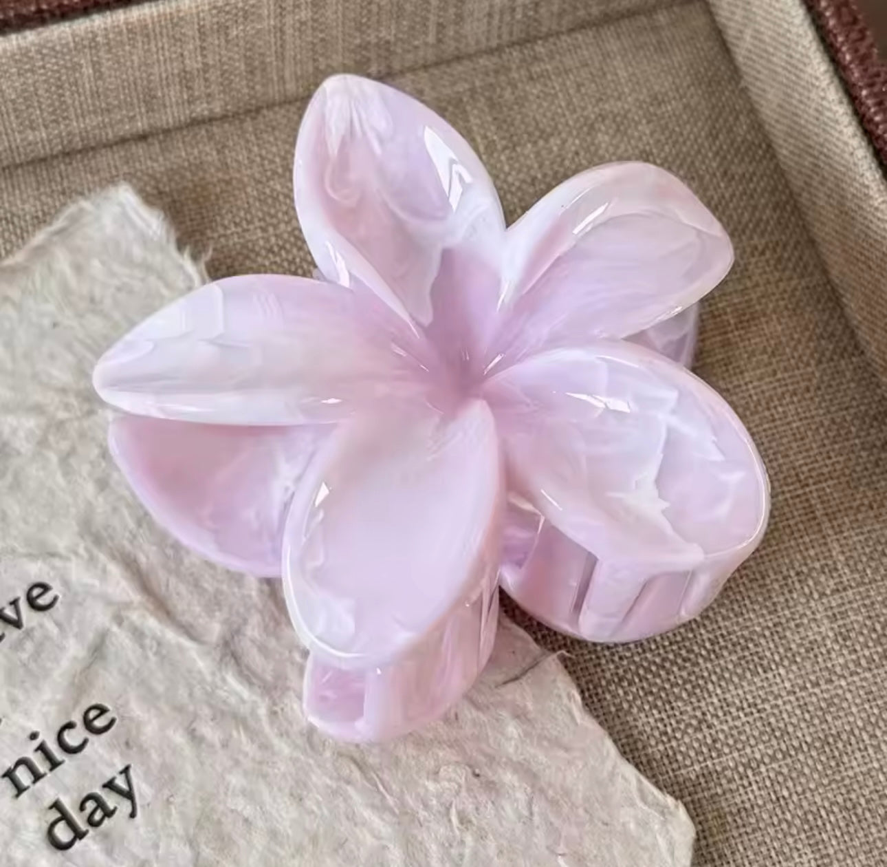 MARBLE LILY HAIR CLIP