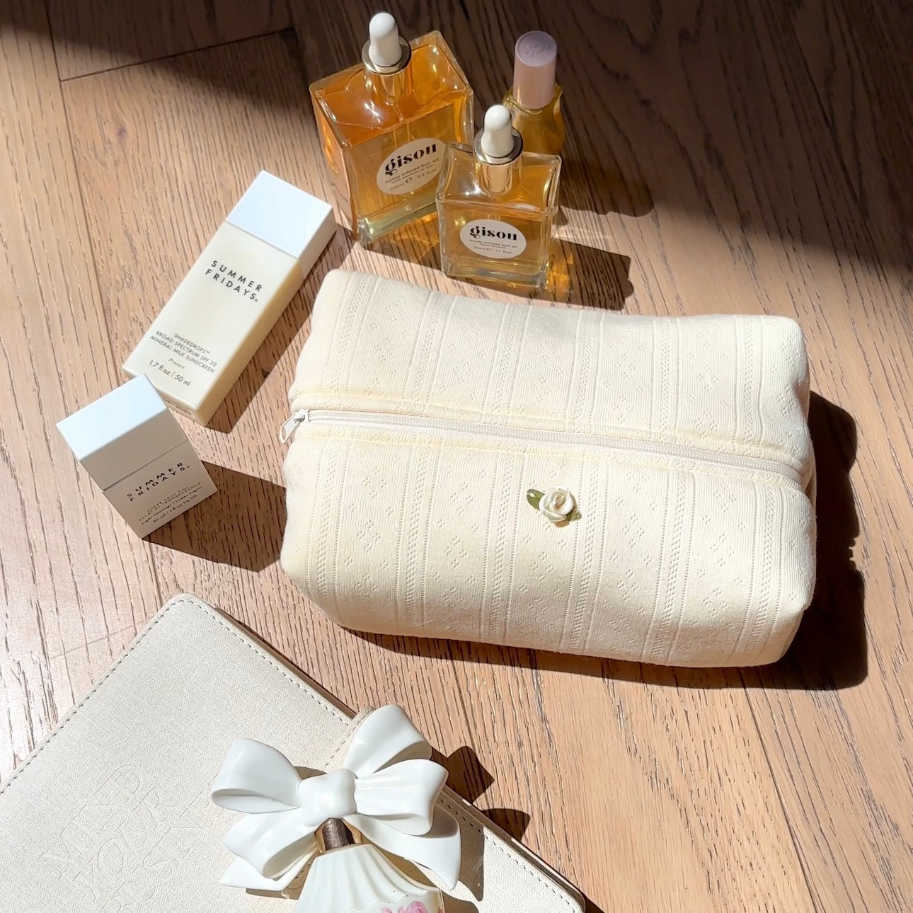 YELLOW LACE KNIT MAKEUP BAG