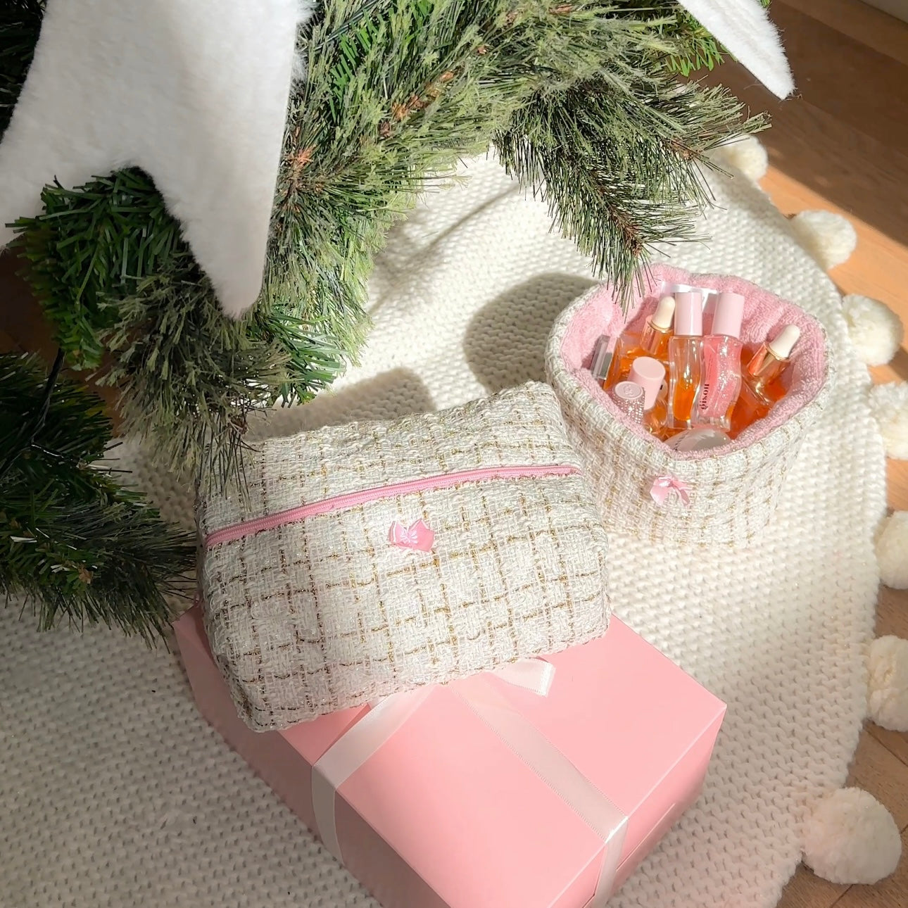 CHRISTMAS TWEED
