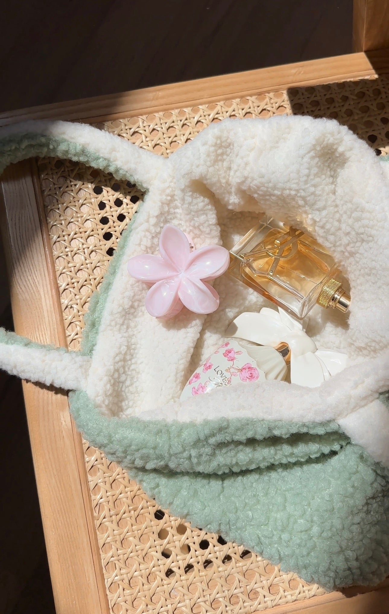 MARBLE LILY HAIR CLIP