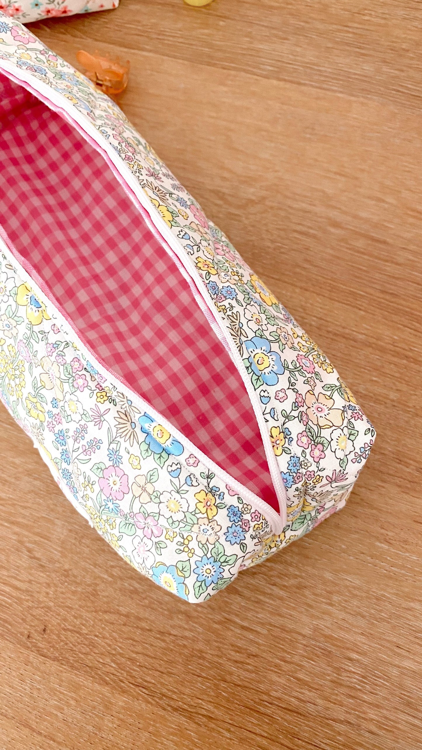 PASTEL FLORAL PENCIL CASE-AYJAY
