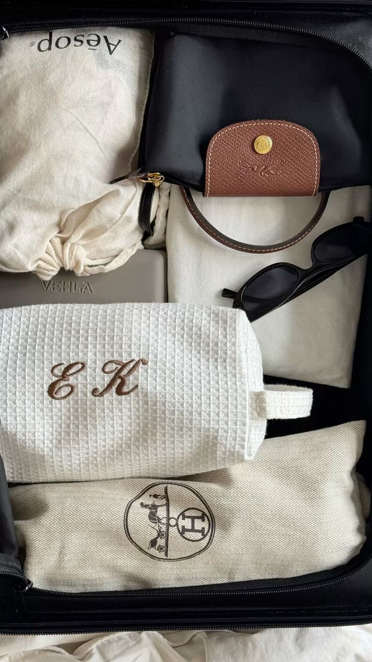 WHITE WAFFLE KNIT BROWN PERSONALIZED NAME BAG