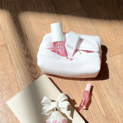 WHITE LACE KNIT MAKEUP BAG