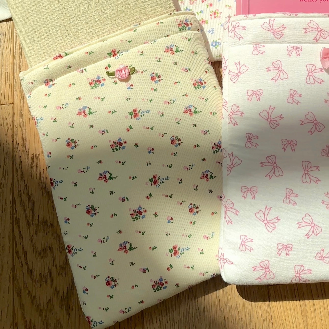 VINTAGE BEIGE FLORAL KINDLE BOOKSLEEVE