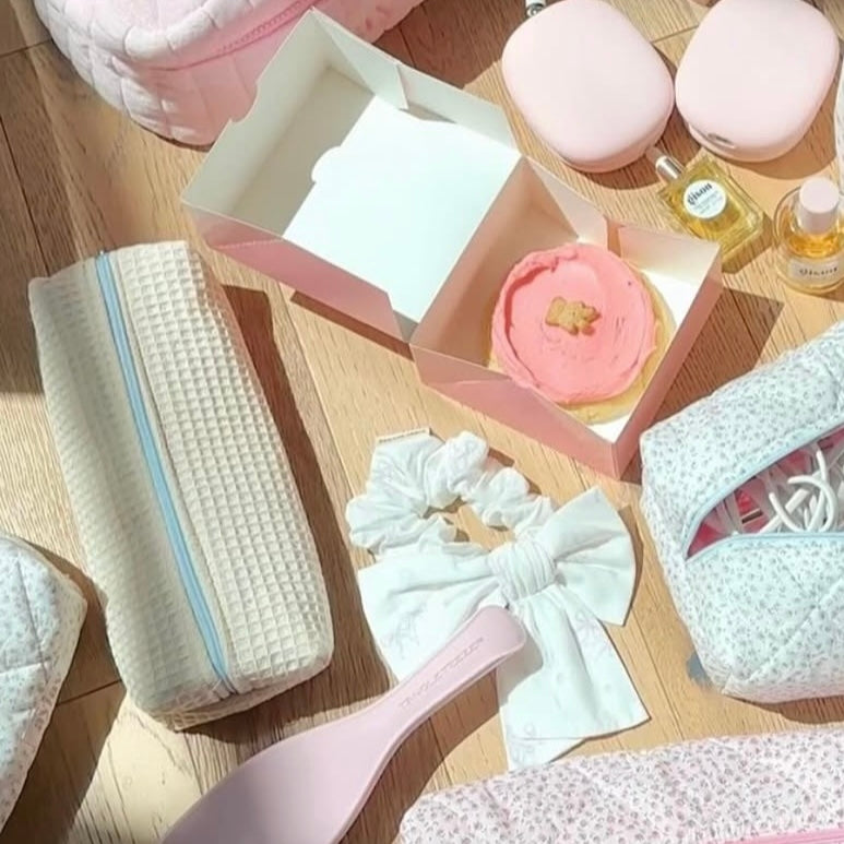 BEIGE WAFFLE KNIT BLUE DITSY FLORAL