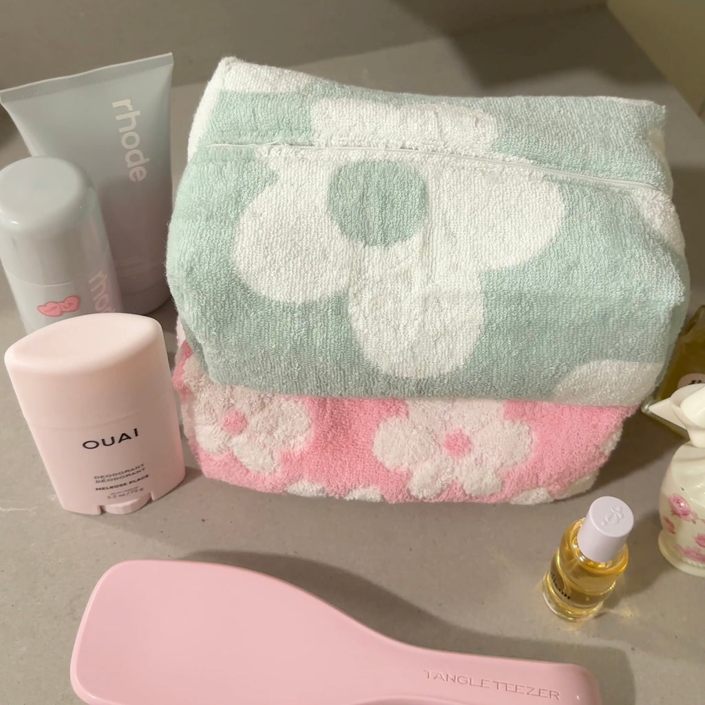 VINTAGE SAGE DAISIES MAKEUP BAG