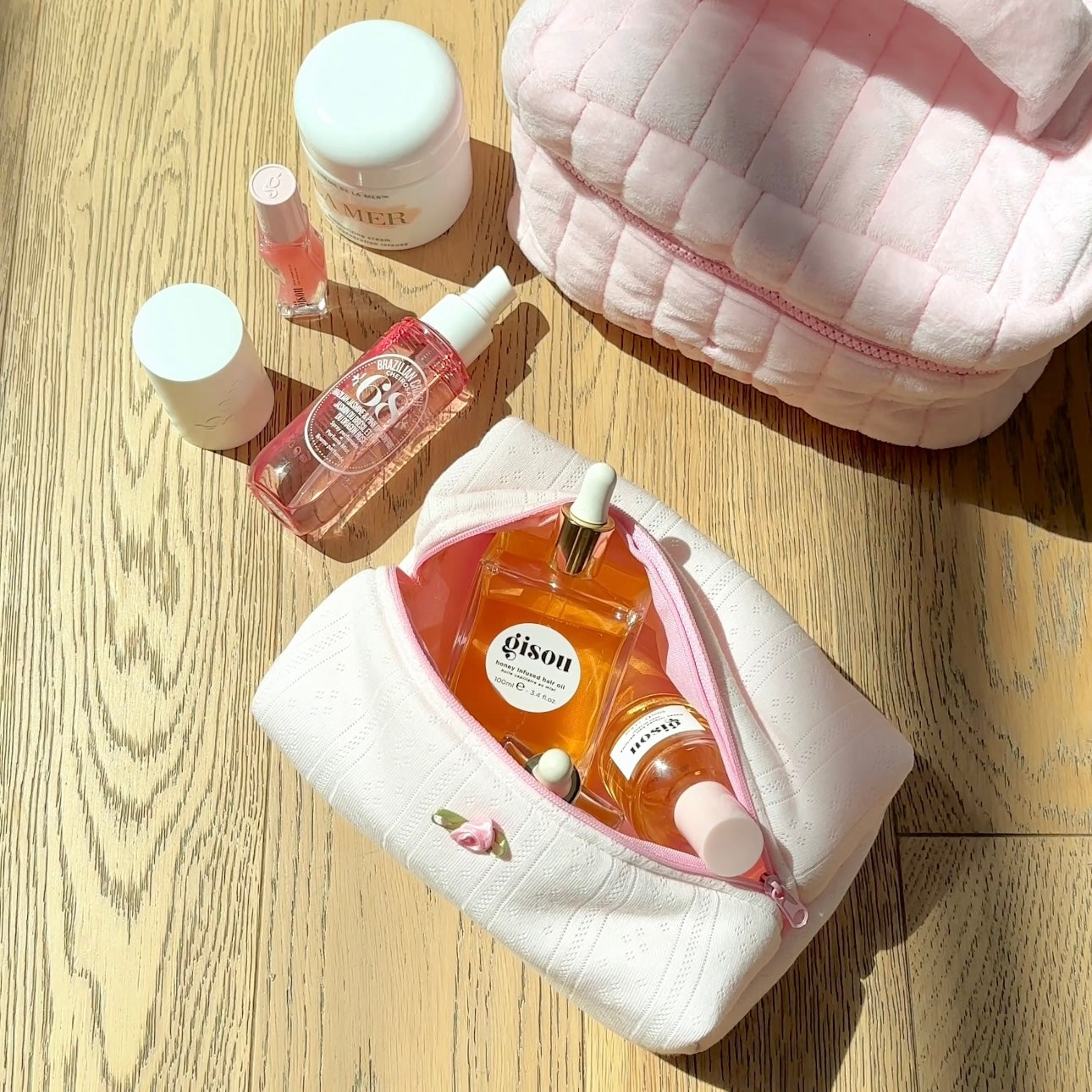PINK LACE KNIT MAKEUP BAG