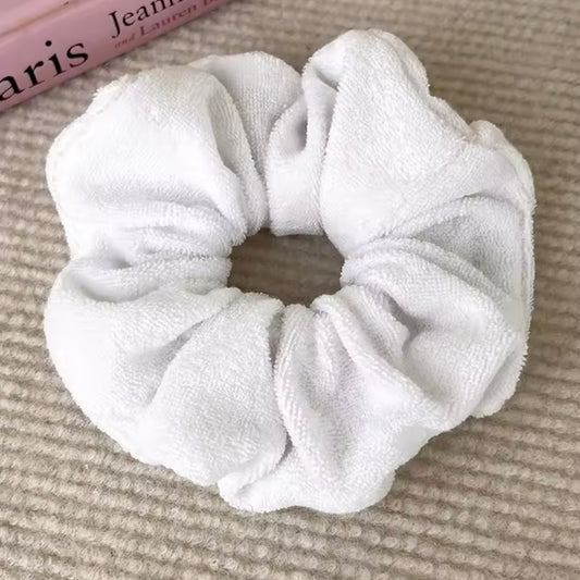 WHITE TEDDY SCRUNCHIE