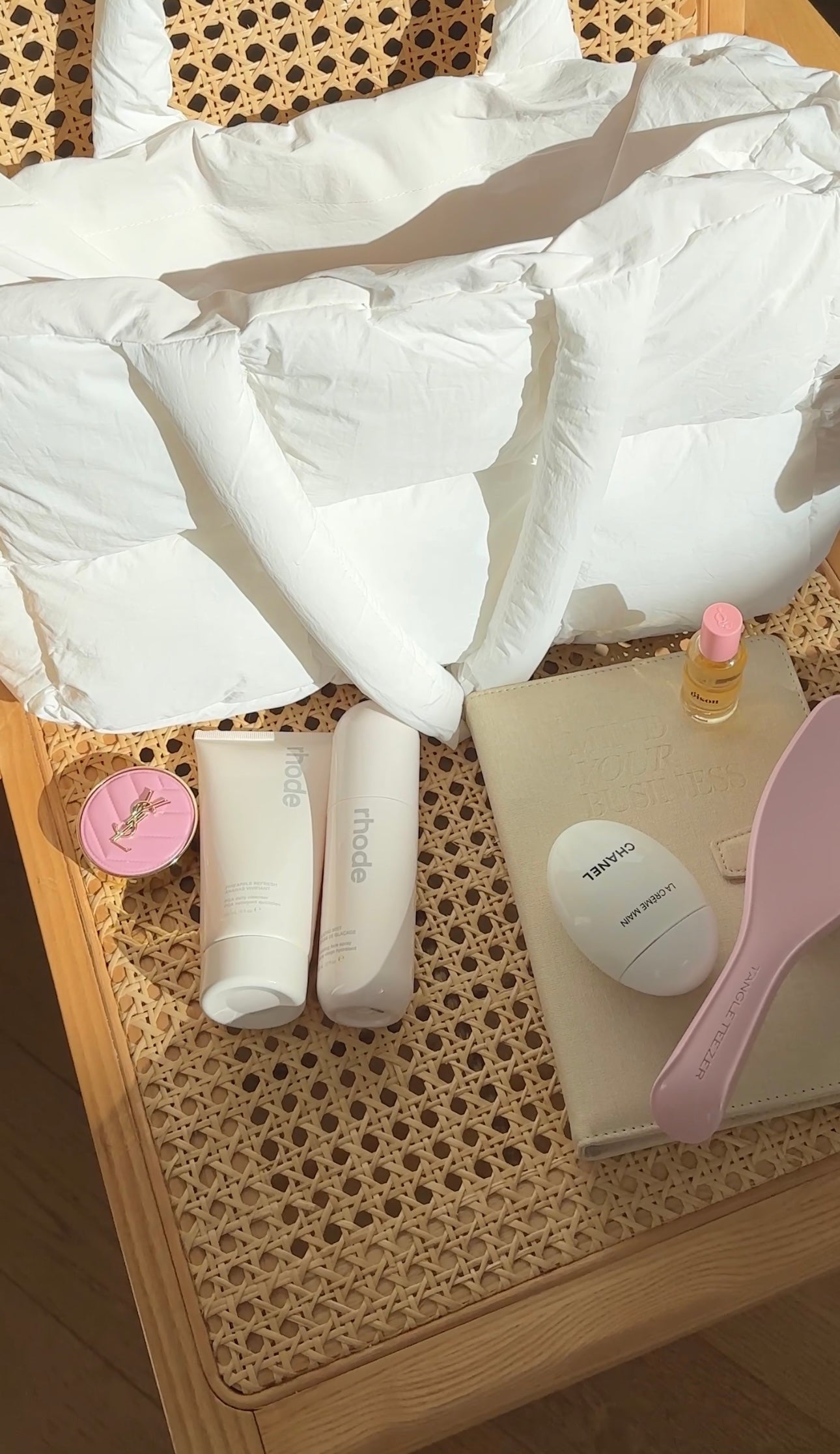 WHITE CLOUD PUFFER DUFFLE BAG