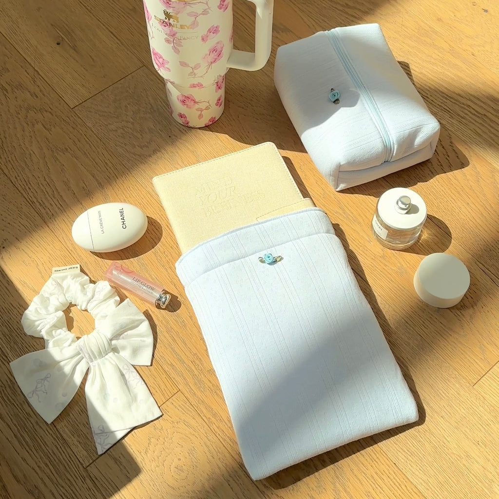 BLUE LACE KNIT KINDLE BOOKSLEEVE