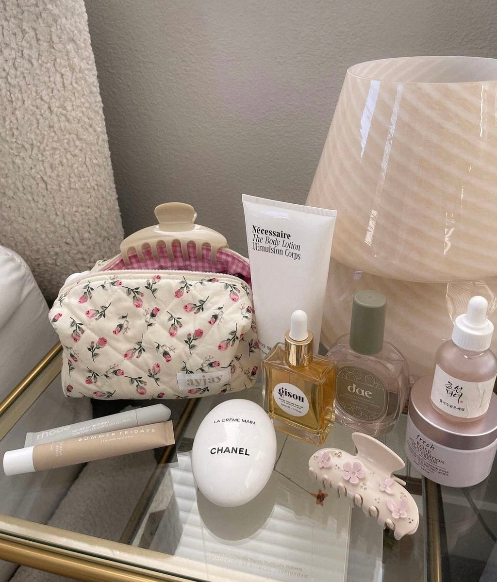 CREAM ROSES MAKEUP BAG