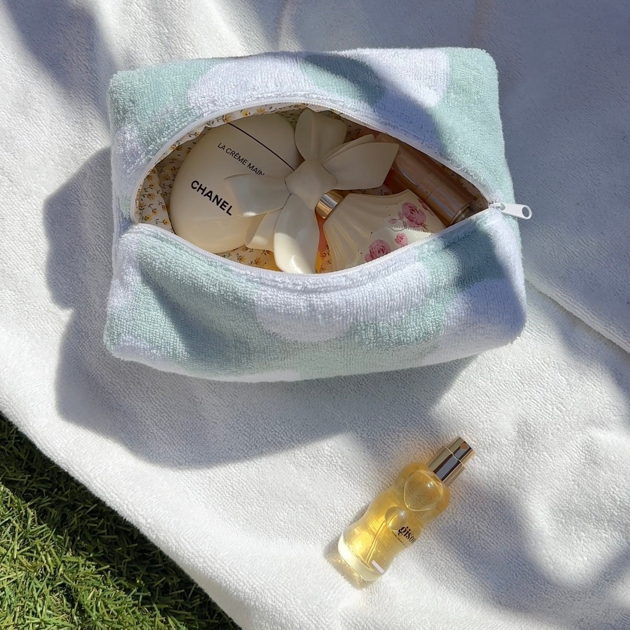 VINTAGE SAGE DAISIES MAKEUP BAG