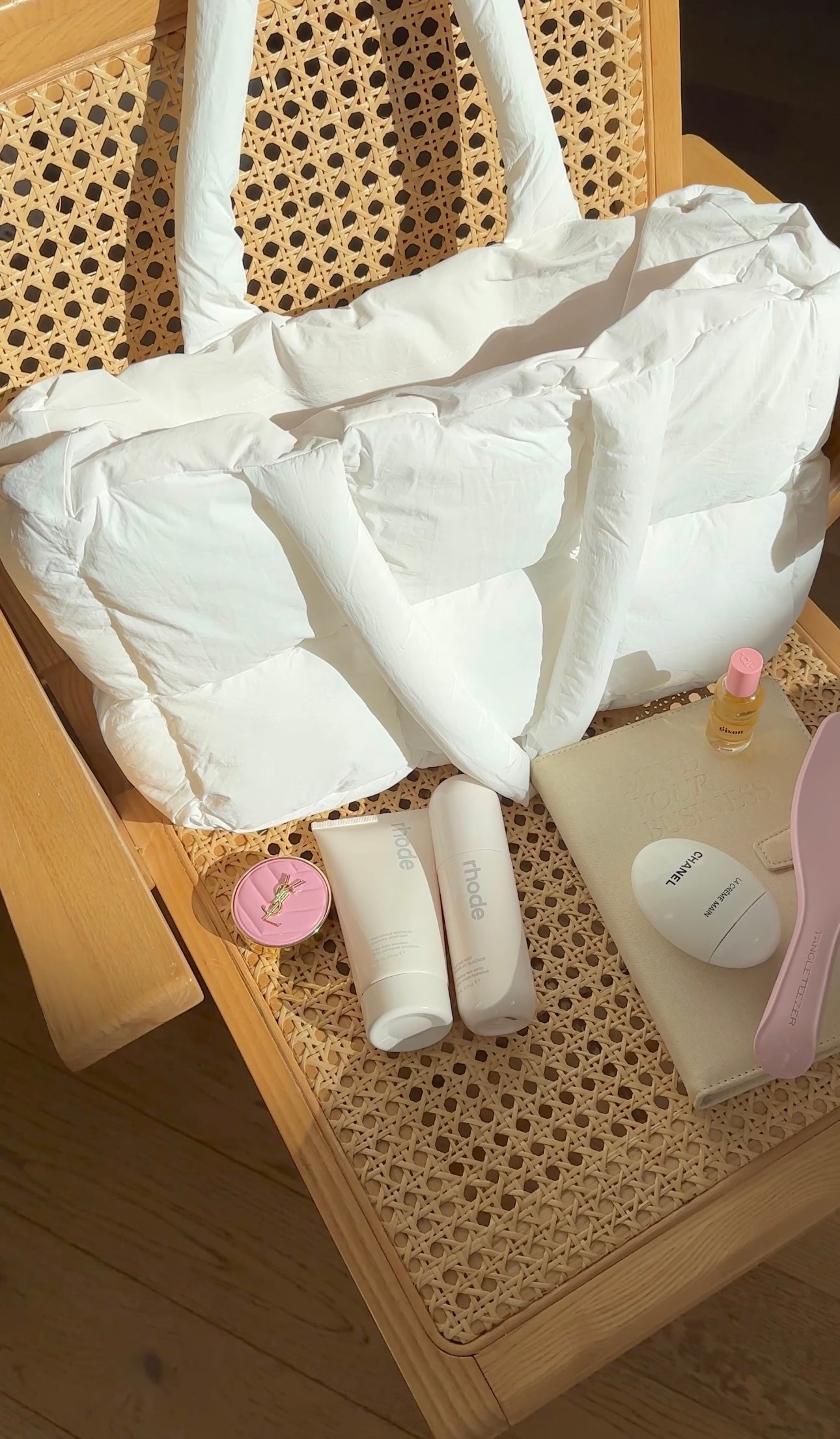 WHITE CLOUD PUFFER DUFFLE BAG