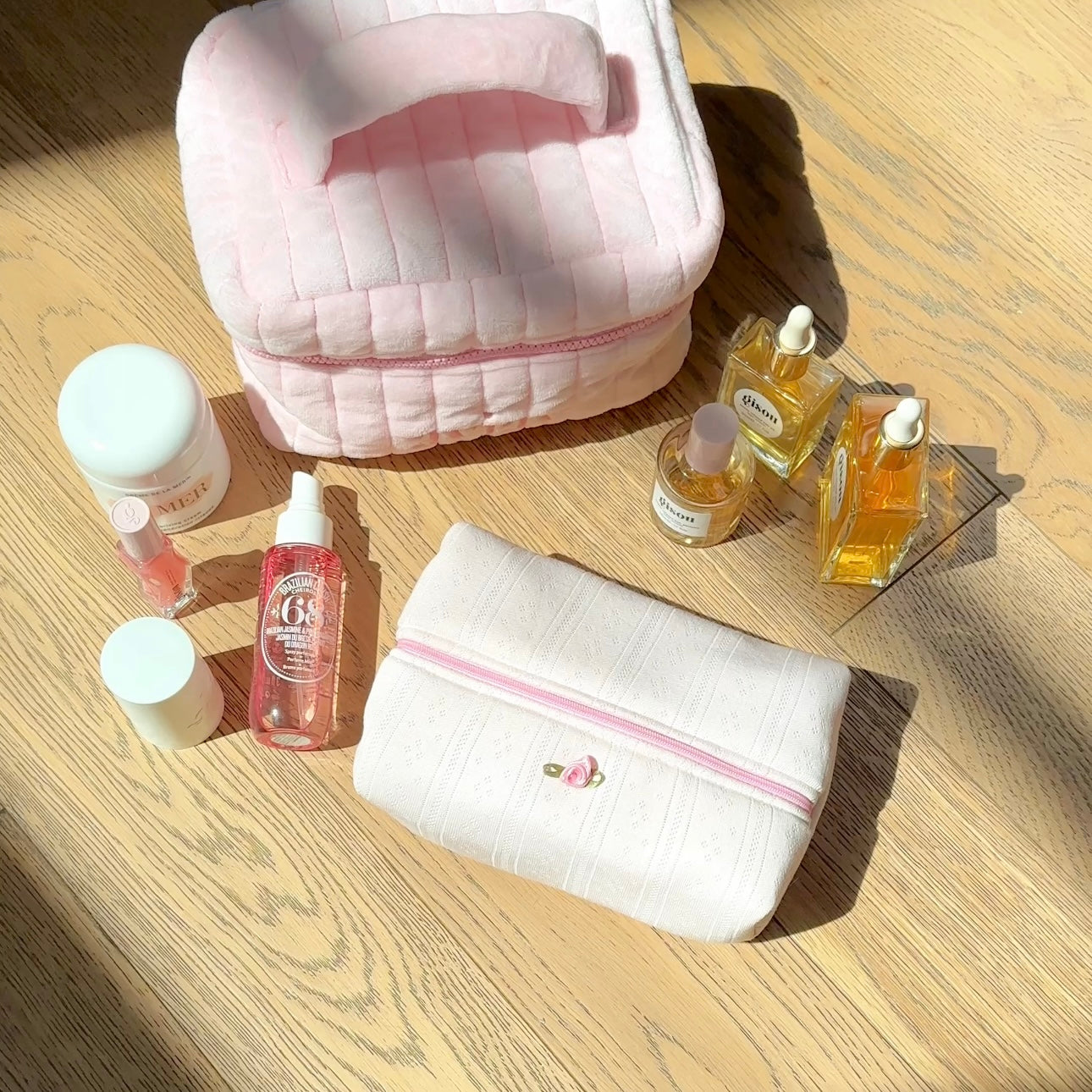 PINK LACE KNIT MAKEUP BAG