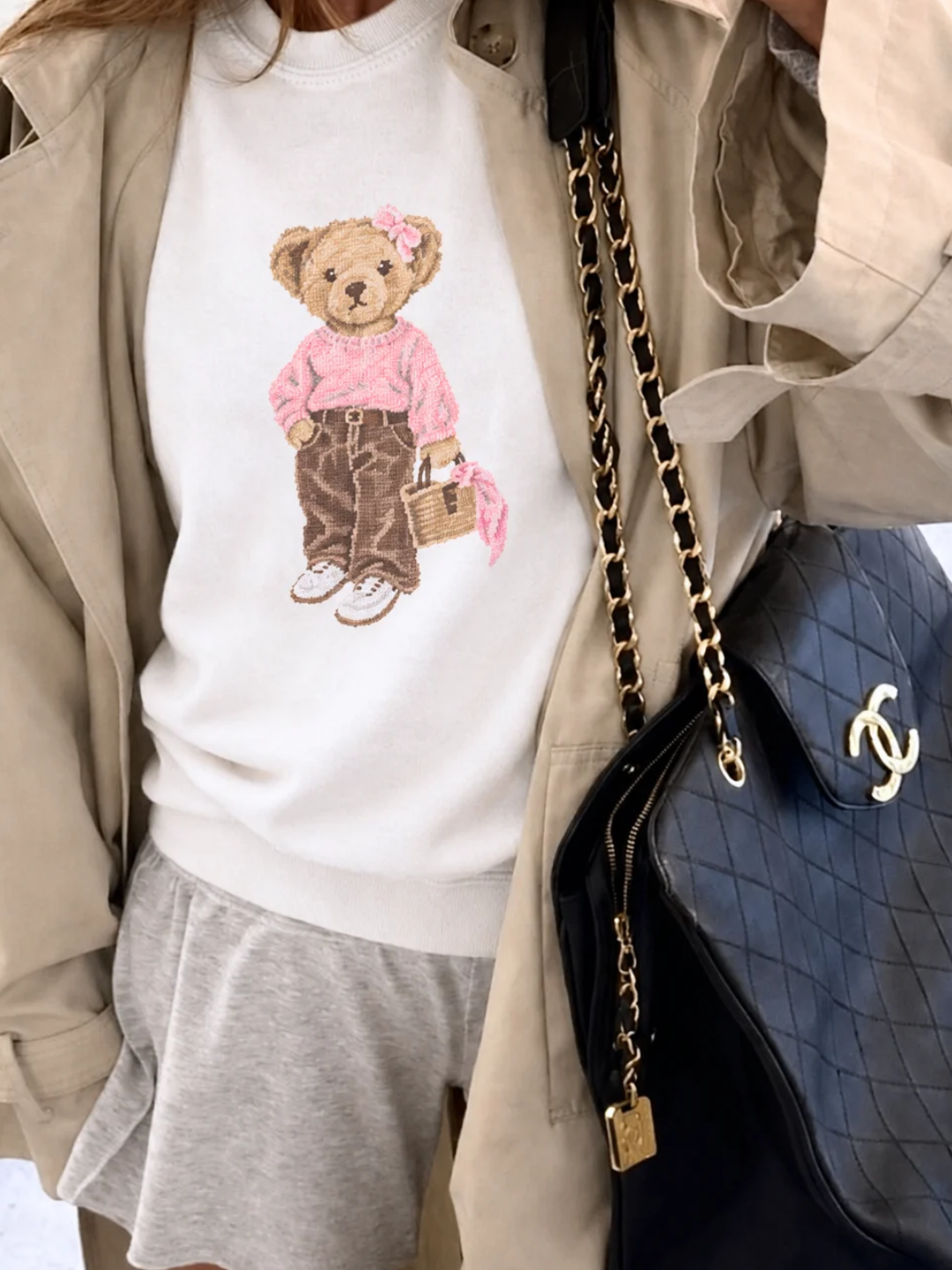 THE CLASSIC TEDDY BEAR WHITE CREWNECK SWEATSHIRT