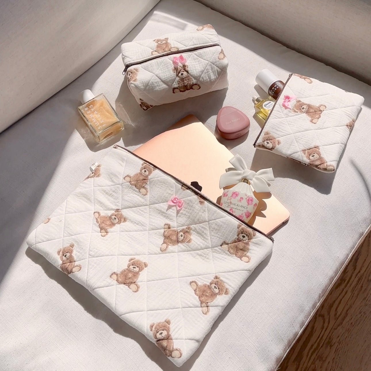 Quilted white teddy bear zip pouch with brown bears and pink bow zipper pull