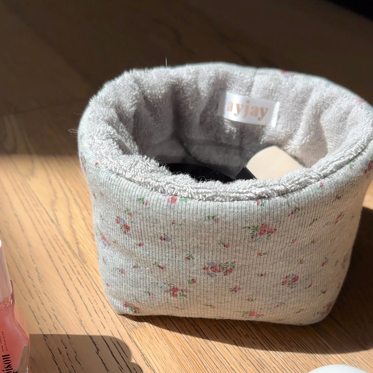 Gray floral organizer pouch close-up, knit fabric with open round opening