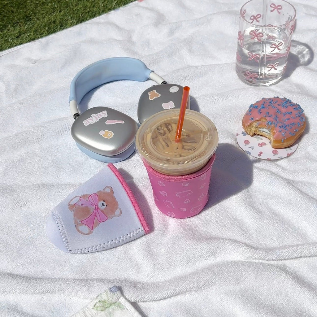 Iced coffee coozie, size S, silver-and-blue with small bear doodles