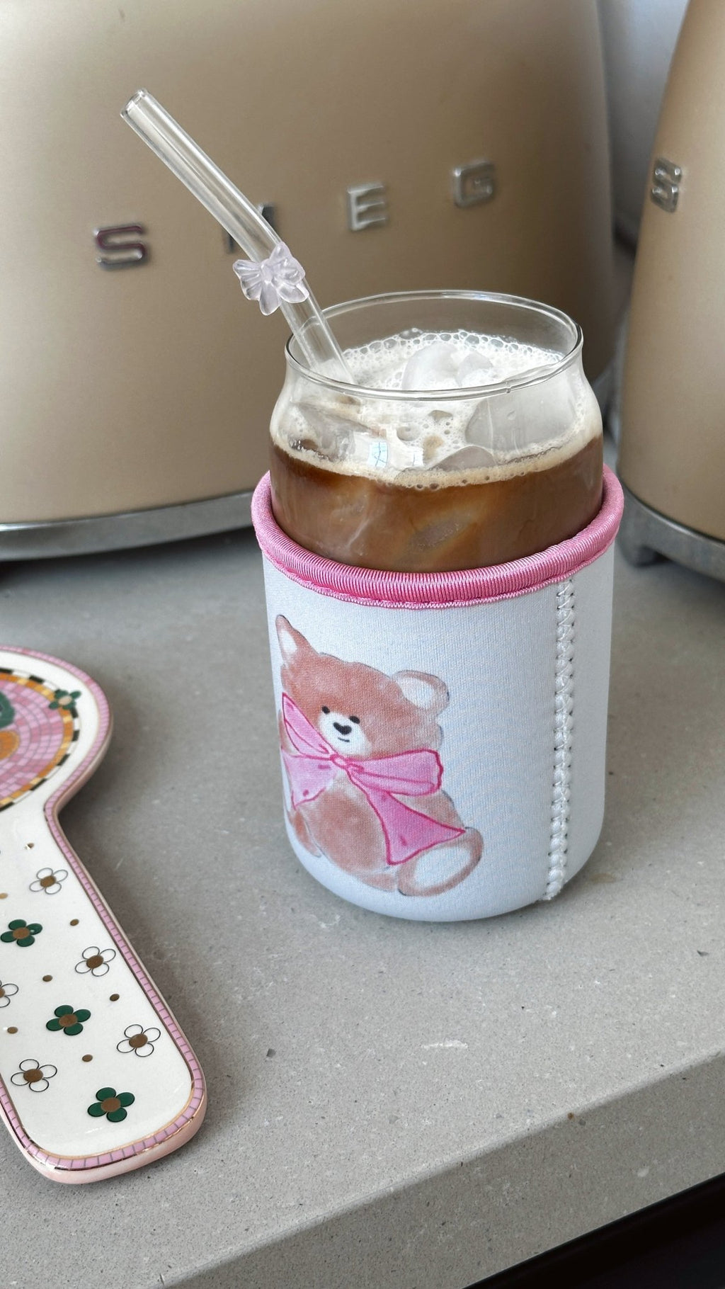 Iced coffee coozie, white with pink bow teddy bear graphic and stitched edging