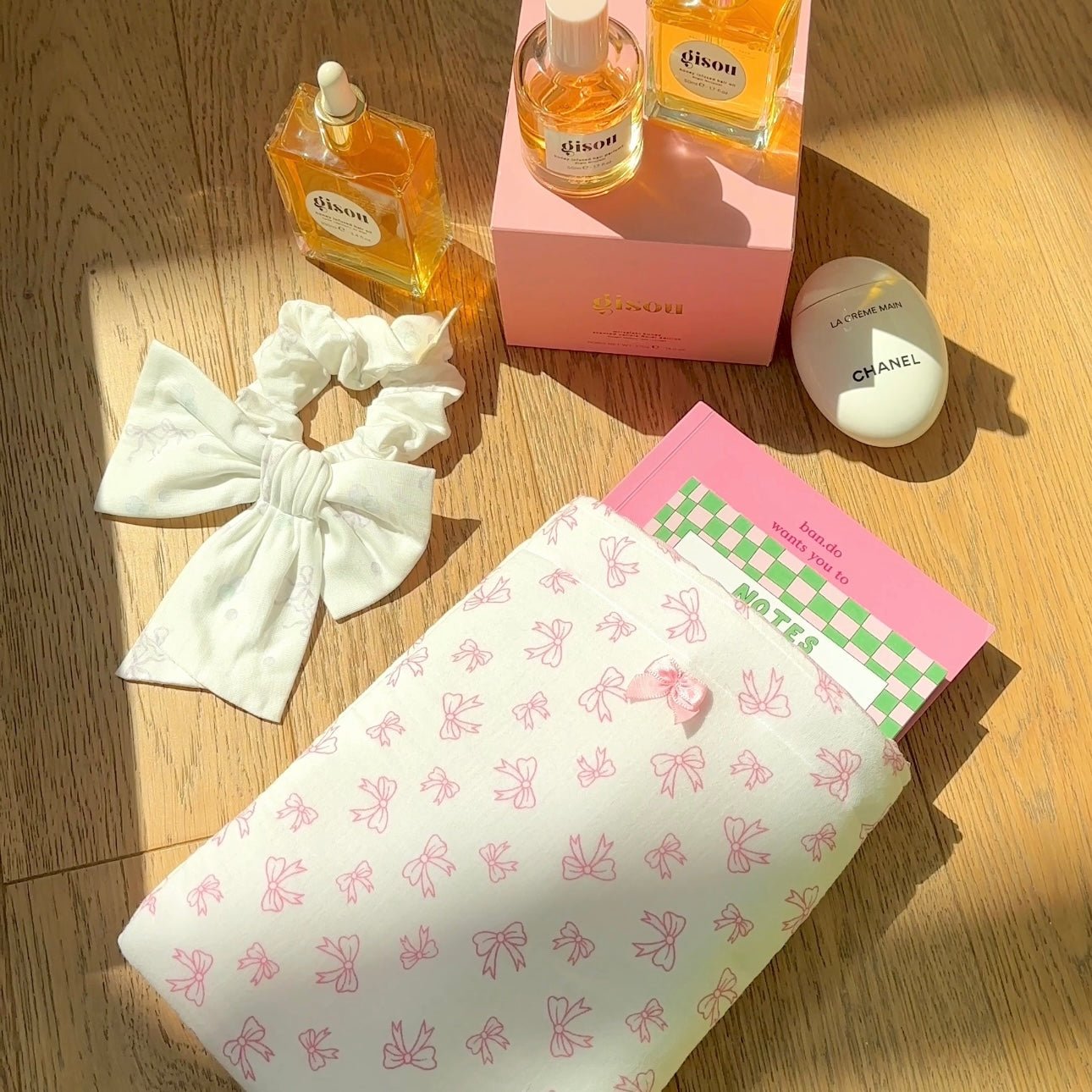Cream Kindle book sleeve with pink bow pattern, padded fabric pouch