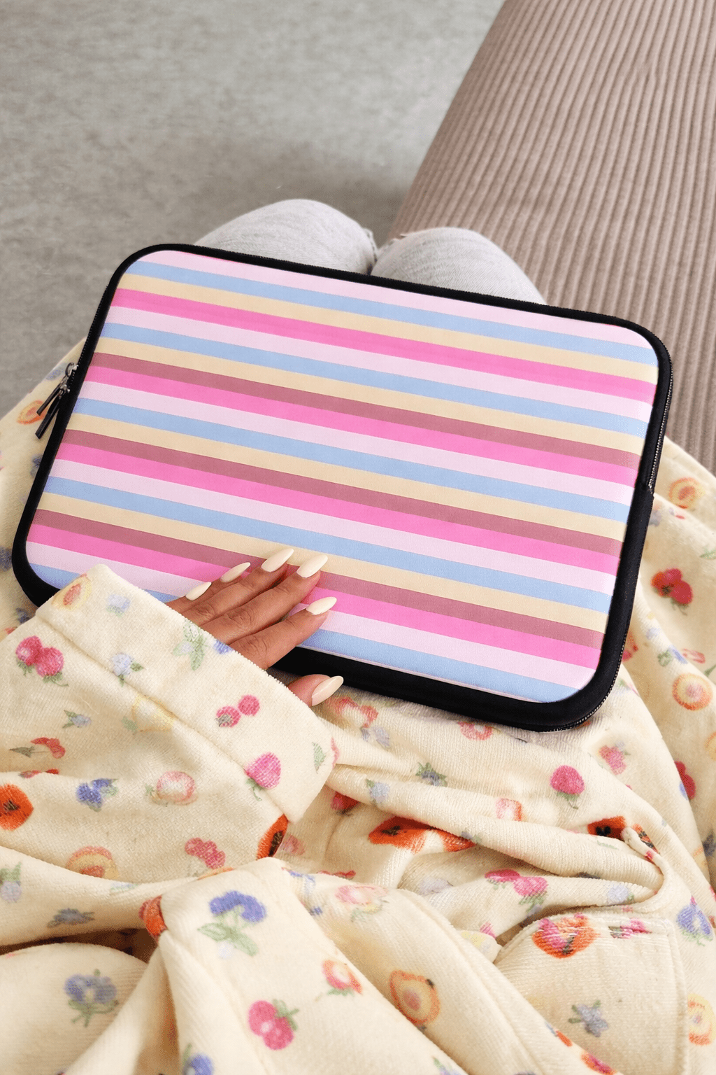 Neapolitan stripes neoprene sleeve with black zipper, striped front panel