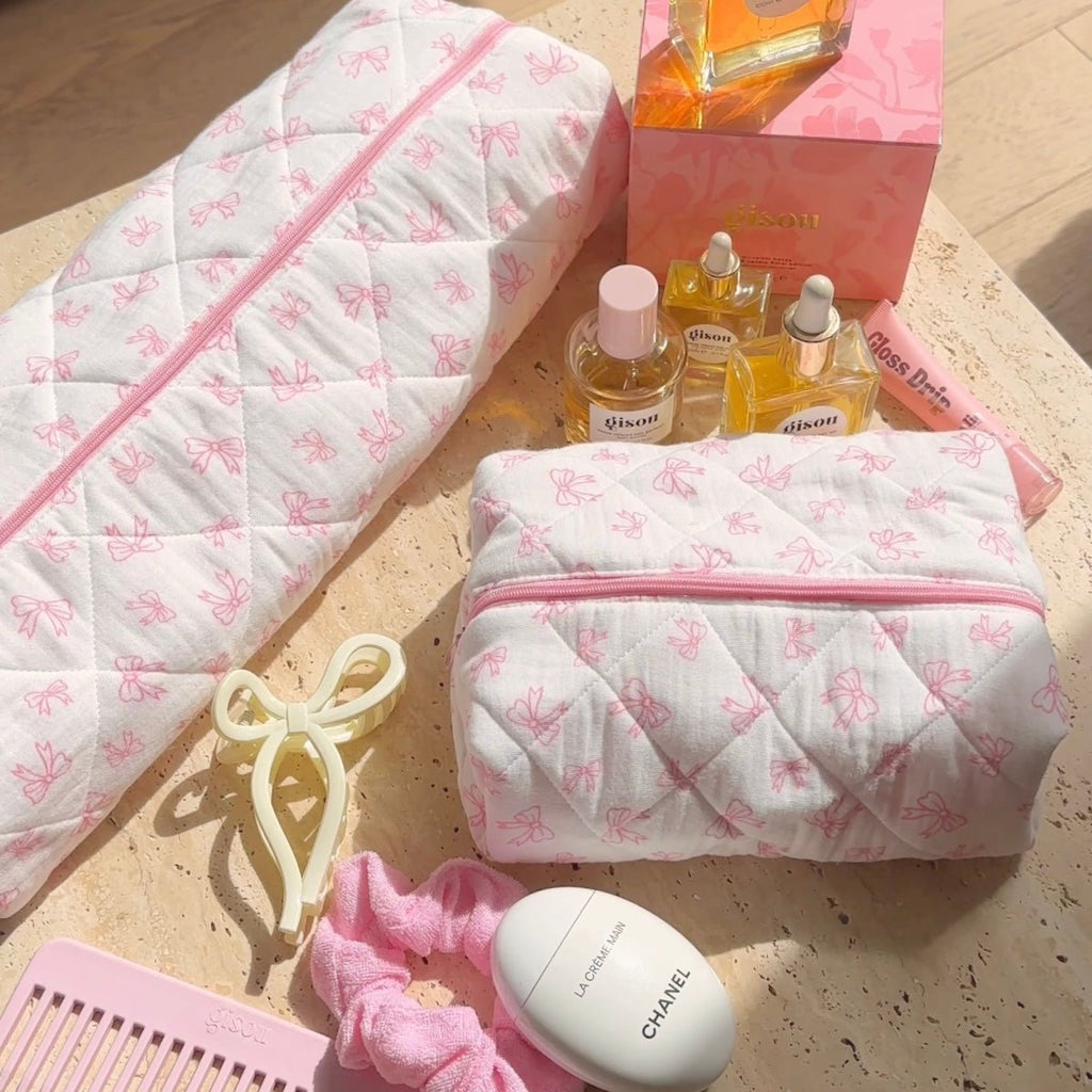 White quilted pouch with pink bow pattern and pink zipper