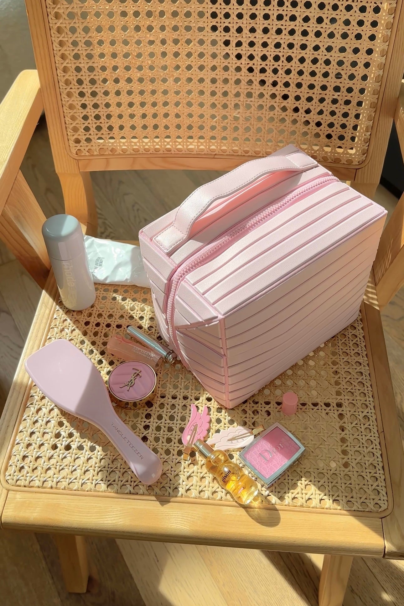 Ballerina pink XL case closed with textured stripes and front handle.