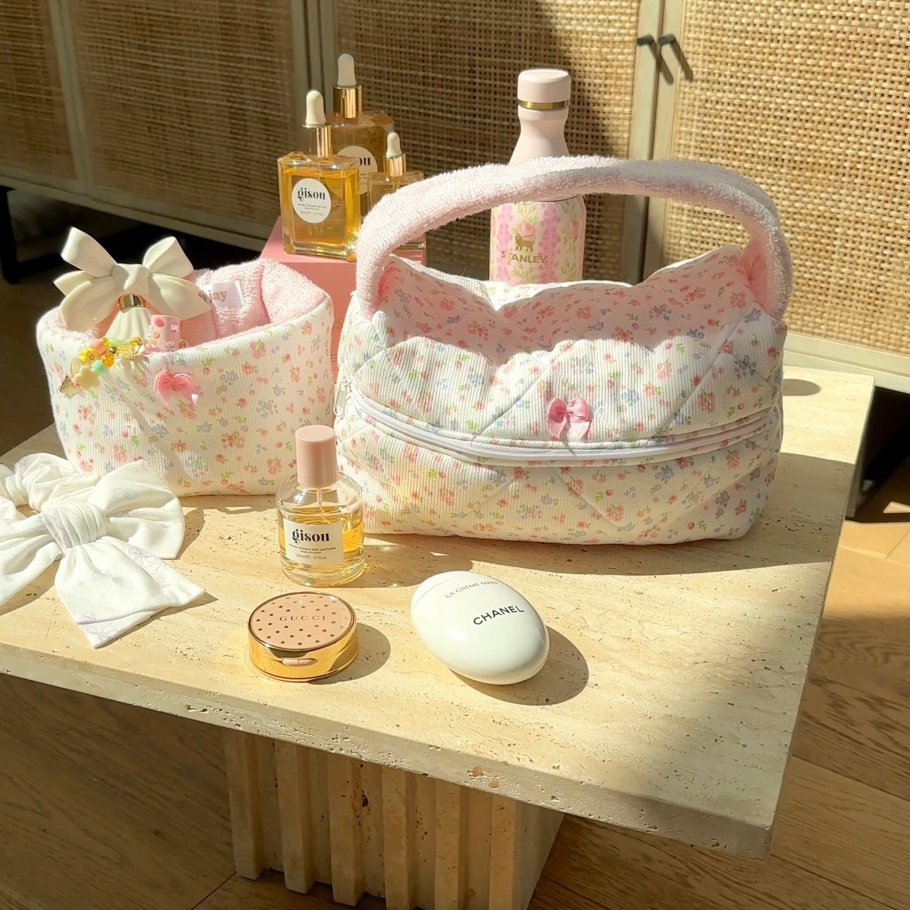 White floral zip-top handbag with rounded handle and pink bow accent