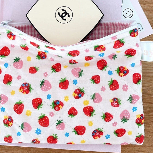 STRAWBERRY POUCH-AYJAY