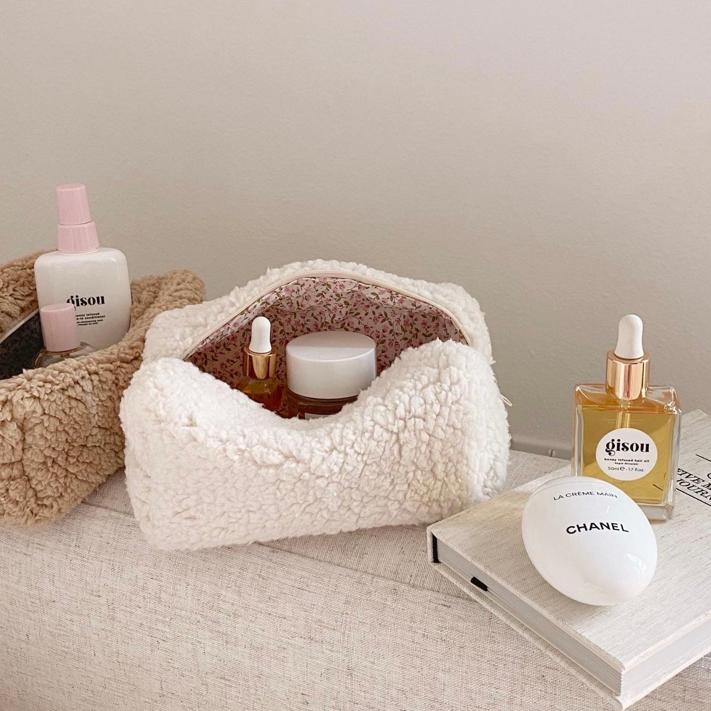 BEIGE SOFT FLORAL FUZZY MAKEUP TOILETRY BAG NEUTRAL 